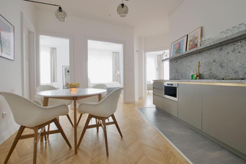 Premium Apartment By Hi - Central 2 Bedroom - Best View Budapešť Exteriér fotografie