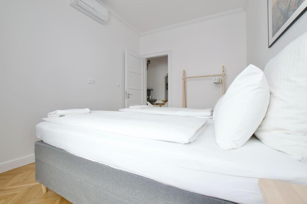 Premium Apartment By Hi - Central 2 Bedroom - Best View Budapešť Exteriér fotografie
