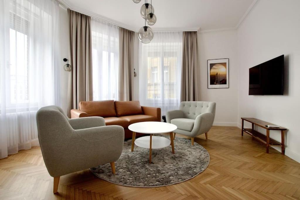 Premium Apartment By Hi - Central 2 Bedroom - Best View Budapešť Exteriér fotografie