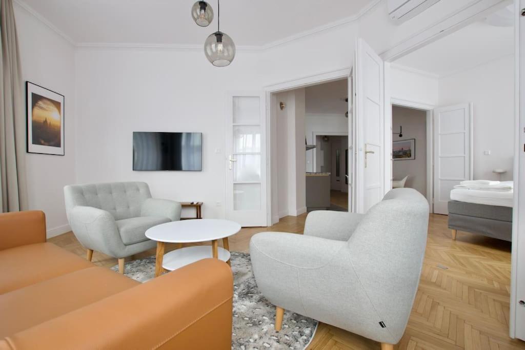 Premium Apartment By Hi - Central 2 Bedroom - Best View Budapešť Exteriér fotografie