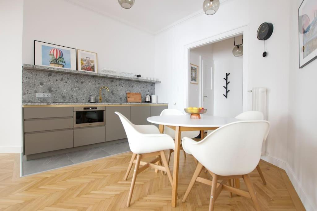 Premium Apartment By Hi - Central 2 Bedroom - Best View Budapešť Exteriér fotografie